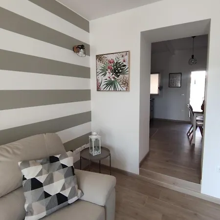 Little House Apartment *